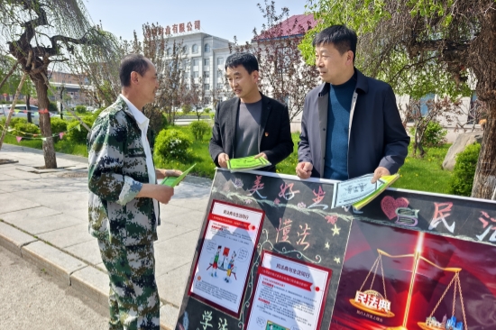 “典”亮綠色林海  法治護航生態(tài)營林處多措并舉開展民法典宣傳活動（2）.jpg